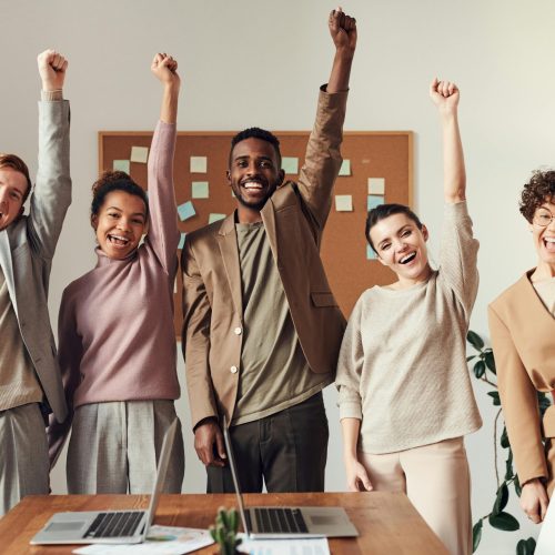 Empreendedores constroem novos caminhos.